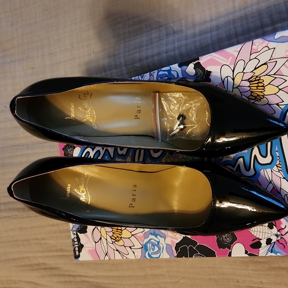 Christian Louboutin size 39 brand new never worn black 4 in heels in bag